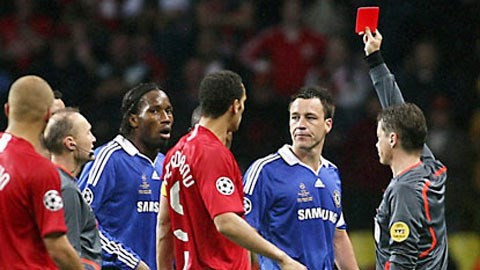 Tính cách nóng nảy khiến Drogba khó có thể trở thành một thủ lĩnh tinh thần