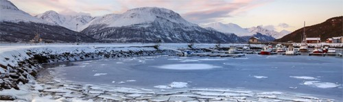 Na Uy là một quốc gia theo thể chế quân chủ lập hiến tại Bắc Âu chiếm phần phía tây Bán đảo Scandinavia. Na Uy là một quốc gia theo thể chế quân chủ lập hiến tại Bắc Âu chiếm phần phía tây Bán đảo Scandinavia.