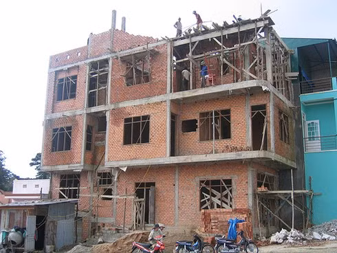 Xây nhà ở từ 7 tầng trở lên, hồ sơ thiết kế phải được cơ quan chuyên môn thẩm định (Ảnh: KT)