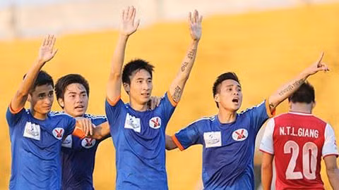 Các cầu thủ Đồng Nai (áo đỏ) có dấu hiệu bán độ trong trận đấu với Than Quảng Ninh