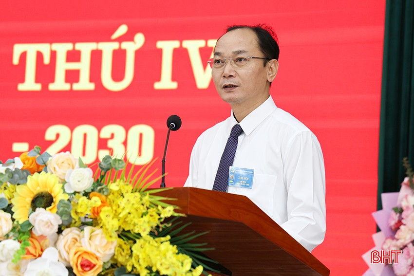 Phó Bí thư chuyên trách Đảng ủy UBND tỉnh Nguyễn Thiều Quang phát biểu chỉ đạo đại hội. bqbht_br_img-1633.jpg