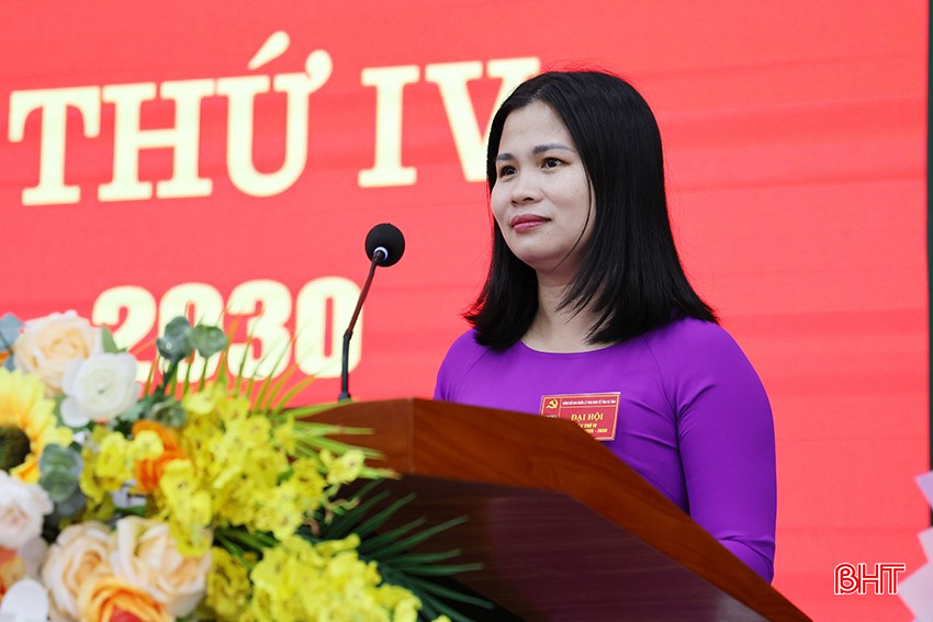 Đồng chí Phạm Quỳnh Lê - Chi bộ Văn phòng – Doanh nghiệp – Đầu tư phát biểu tham luận. bqbht_br_img-1688.jpg