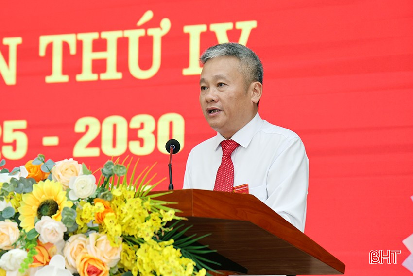 Đồng chí Vũ Ngọc Thành - Phó Bí thư Đảng ủy, Trưởng phòng Quản lý đầu tư trình bày báo cáo chính trị. bqbht_br_img-1575.jpg