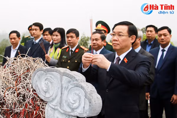 pho thu tuong vuong dinh hue dang huong tai khu mo tong bi thu tran phu