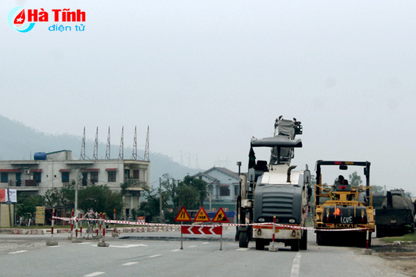 sua chua nga ba duong tranh ky anh sau khi bao ha tinh phan anh