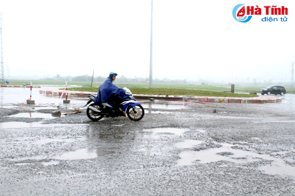 nga ba duong tranh ky anh chi chit o trau o ga