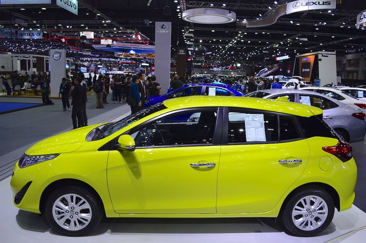 hinh anh toyota yaris va yaris ativ s tai thai lan