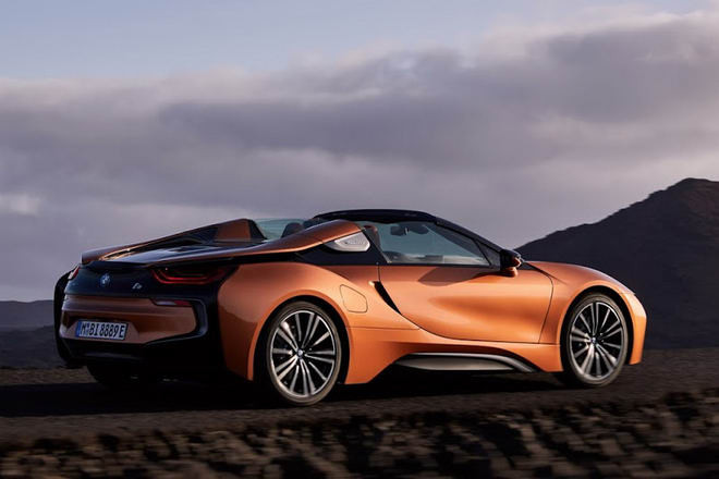 sieu xe bmw i8 roadster ra mat voi nhieu cai tien