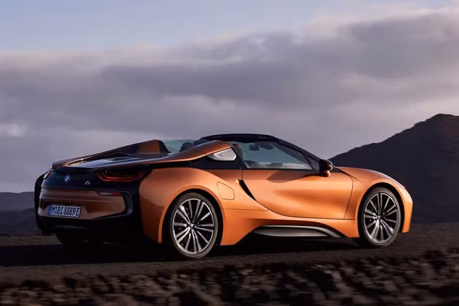 sieu xe bmw i8 roadster ra mat voi nhieu cai tien