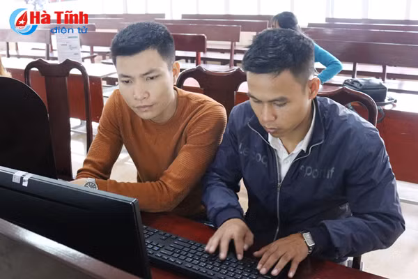 ha tinh gan 8 000 luot dang ky to khai dien tu lam ho chieu