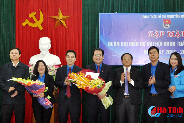 the hien tinh than khi phach cua tuoi tre que huong anh hung ly tu trong