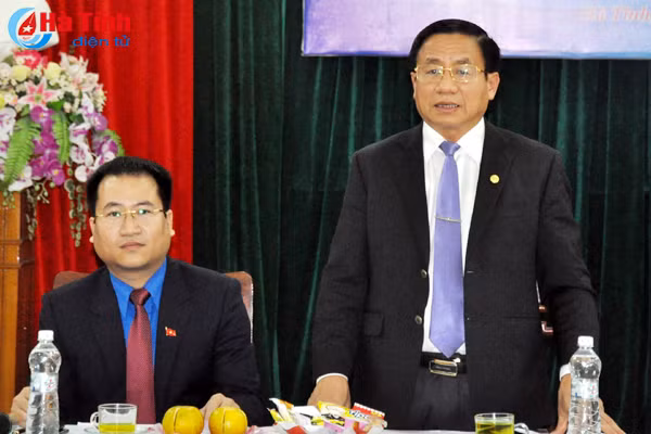 the hien tinh than khi phach cua tuoi tre que huong anh hung ly tu trong