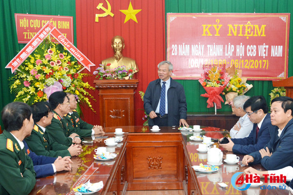 lanh dao ha tinh chuc mung hoi ccb tinh nhan ngay truyen thong