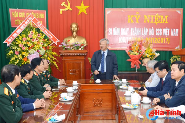 lanh dao ha tinh chuc mung hoi ccb tinh nhan ngay truyen thong