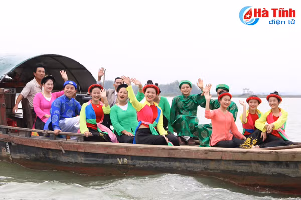 “Lên đời” ví, giặm Hà Tĩnh...