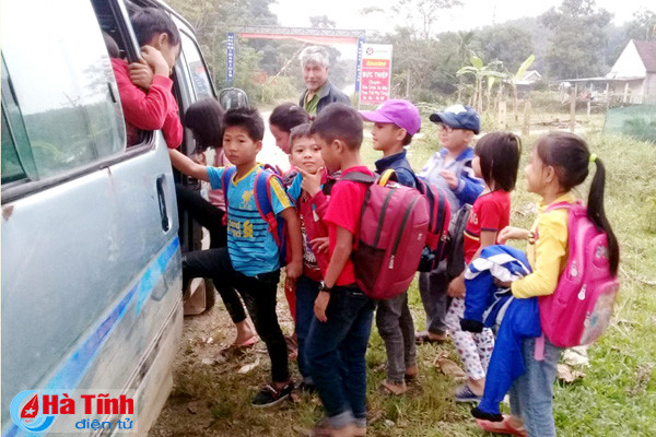 gap ghenh duong den truong