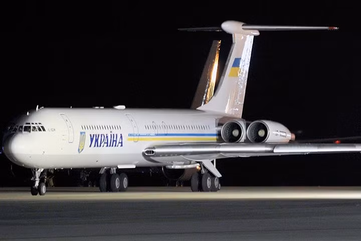 anh kham pha kho may bay quan su cua khong quan trieu tien