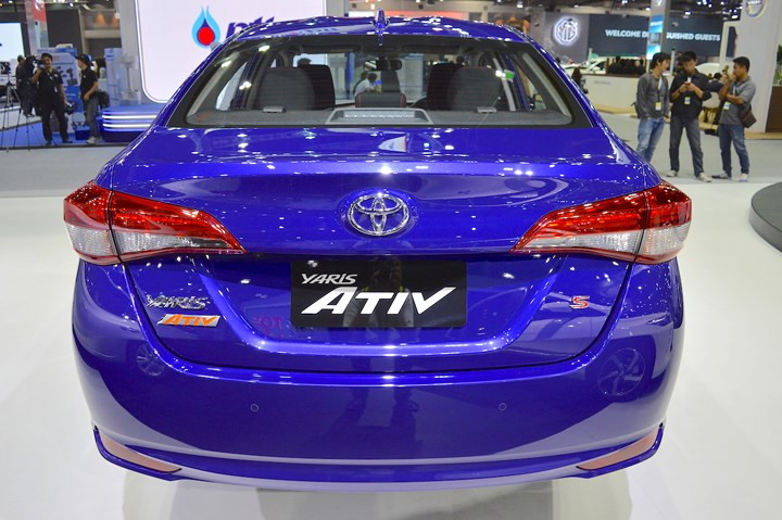 hinh anh toyota yaris va yaris ativ s tai thai lan