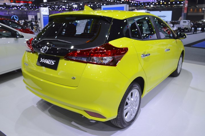 hinh anh toyota yaris va yaris ativ s tai thai lan