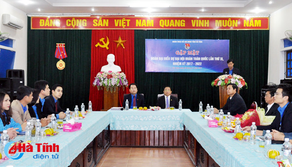 the hien tinh than khi phach cua tuoi tre que huong anh hung ly tu trong