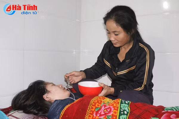 bi dat gia dinh co 3 nguoi con mac benh hiem ngheo