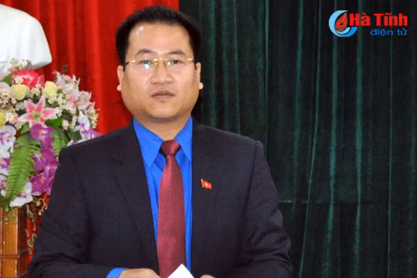 the hien tinh than khi phach cua tuoi tre que huong anh hung ly tu trong