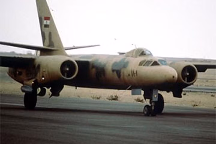 anh kham pha kho may bay quan su cua khong quan trieu tien