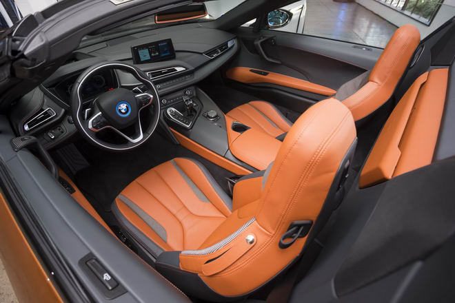 sieu xe bmw i8 roadster ra mat voi nhieu cai tien