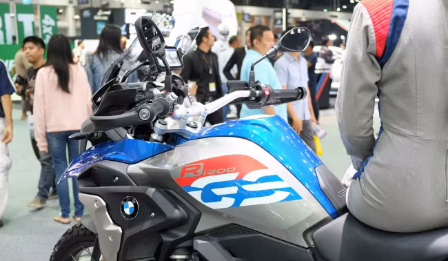 me man bmw r 1200 gs rallye gia hon nua ty dong