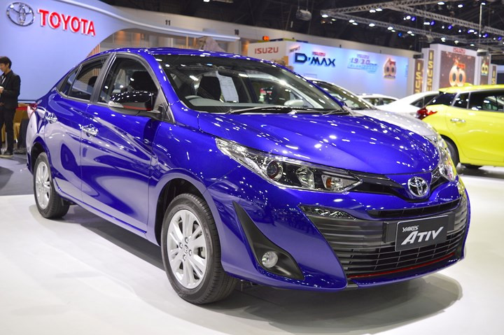 hinh anh toyota yaris va yaris ativ s tai thai lan
