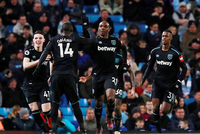 david silva pha be tac mang ve chien thang thu 13 lien tiep cho man city