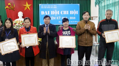 Đổi mới phong cách làm báo theo hướng chuyên nghiệp ảnh 2