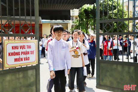 Buổi đầu thi vào lớp 10: Đề Toán và Tiếng Anh nhẹ nhàng