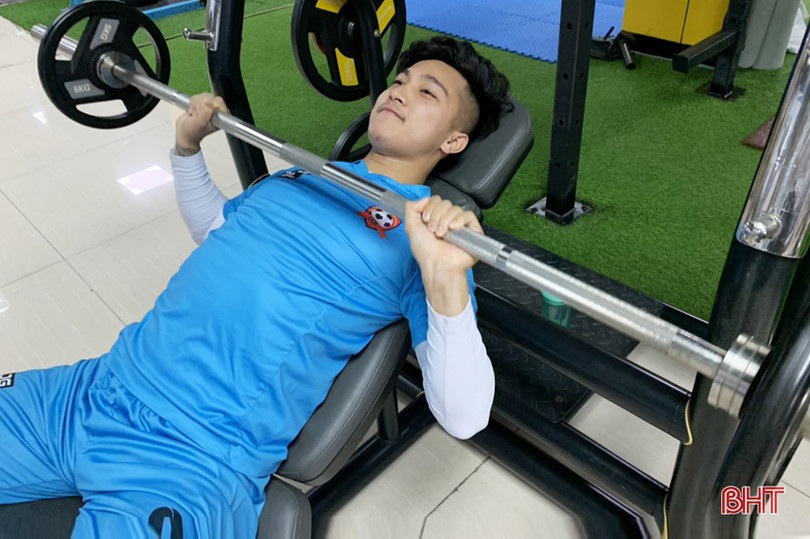 Cầu thủ Hải Phòng tập gym trước trận gặp Hồng Lĩnh Hà Tĩnh