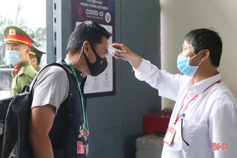 Hồng Lĩnh Hà Tĩnh - Hoàng Anh Gia Lai: Người dân hào hứng chờ bóng lăn