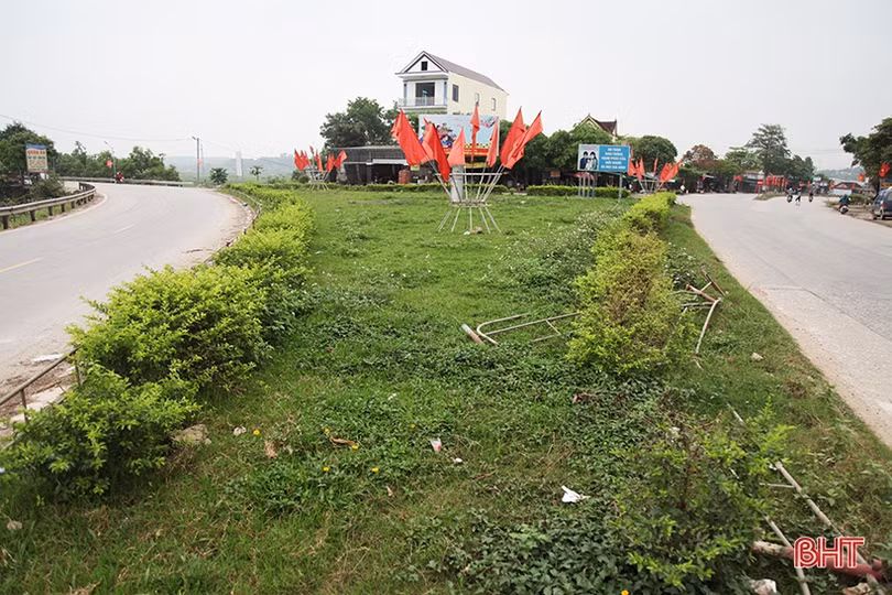 Hiểm họa tai nạn từ bất cập ở đảo giao thông trên tuyến Hương Khê - TP Hà Tĩnh