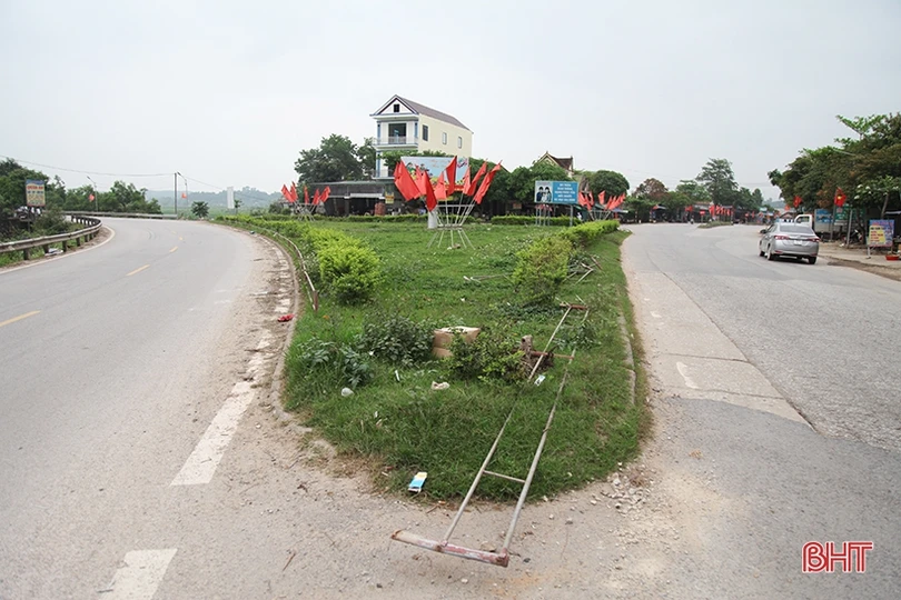 Hiểm họa tai nạn từ bất cập ở đảo giao thông trên tuyến Hương Khê - TP Hà Tĩnh