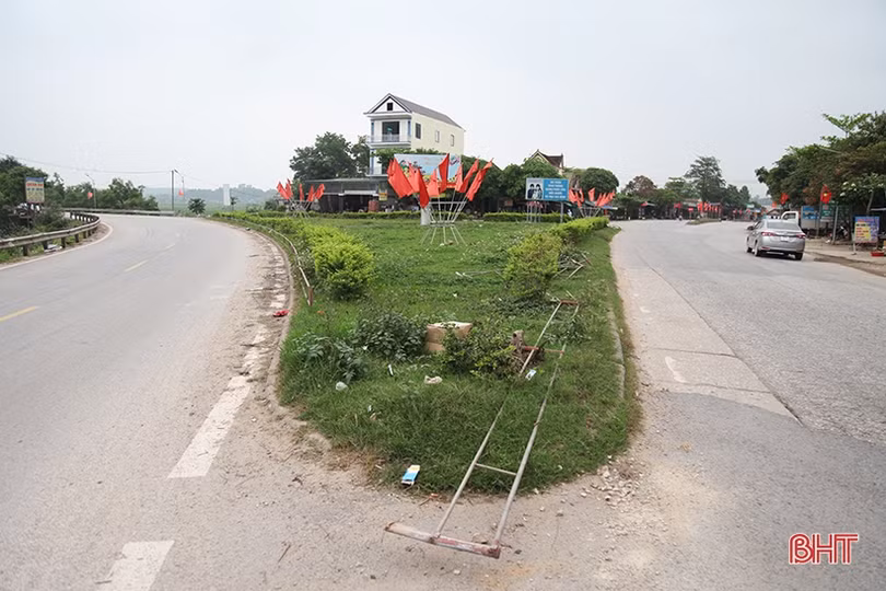 Hiểm họa tai nạn từ bất cập ở đảo giao thông trên tuyến Hương Khê - TP Hà Tĩnh