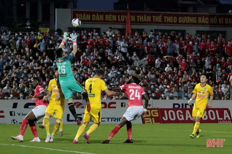 Hồng Lĩnh Hà Tĩnh tiếp Hoàng Anh Gia Lai: Bất phân thắng bại! ảnh 6 Hồng Lĩnh Hà Tĩnh tiếp Hoàng Anh Gia Lai: Bất phân thắng bại!