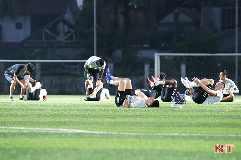 Văn Toàn, Công Phượng cùng đồng đội có buổi tập đầu tiên tại Hà Tĩnh