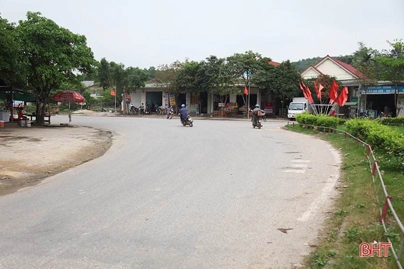 Hiểm họa tai nạn từ bất cập ở đảo giao thông trên tuyến Hương Khê - TP Hà Tĩnh