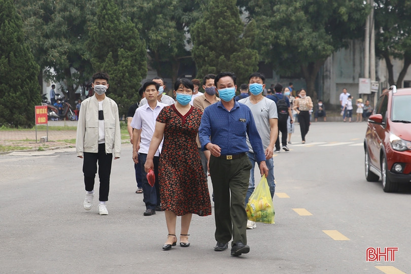 Hồng Lĩnh Hà Tĩnh - Hoàng Anh Gia Lai: Người dân hào hứng chờ bóng lăn