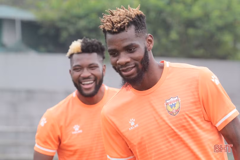 Cầu thủ Hồng Lĩnh Hà Tĩnh tập luyện chuẩn bị tiếp đón Hoàng Anh Gia Lai trên sân nhà