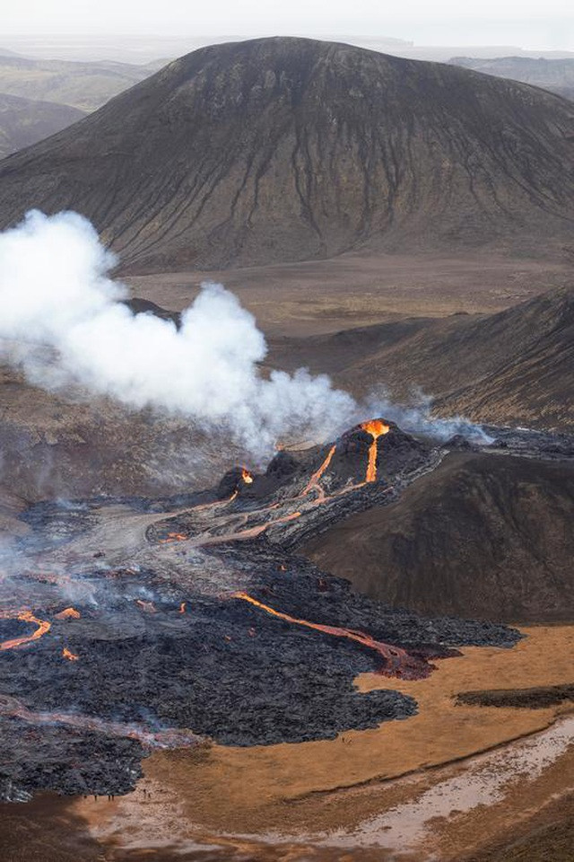 Núi lửa Iceland “tỉnh giấc” sau 6.000 năm, phun trào dữ dội
