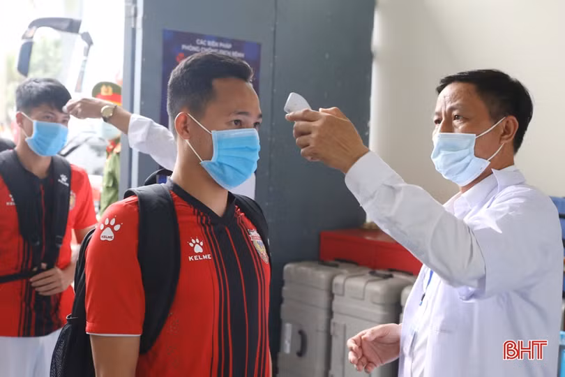 Hồng Lĩnh Hà Tĩnh - Hoàng Anh Gia Lai: Người dân hào hứng chờ bóng lăn