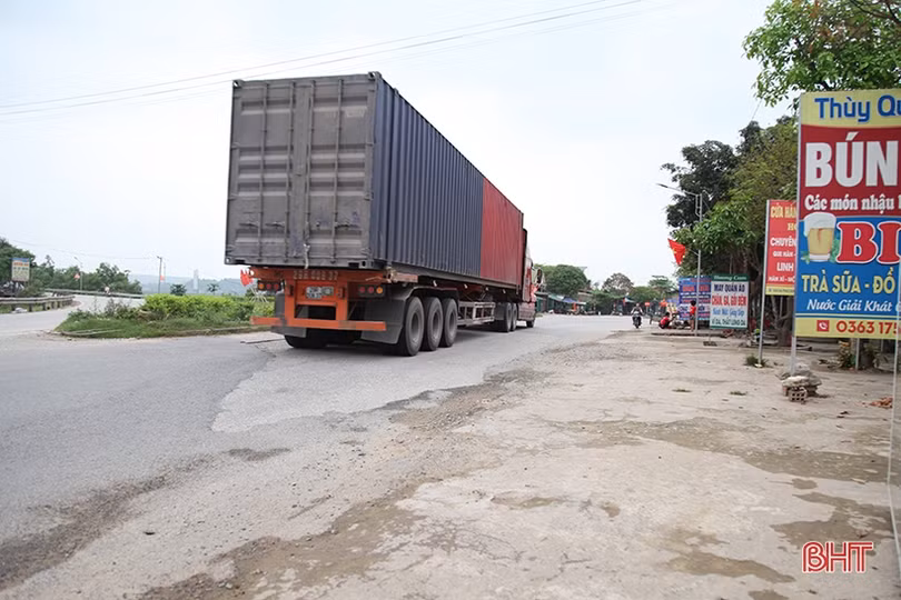 Hiểm họa tai nạn từ bất cập ở đảo giao thông trên tuyến Hương Khê - TP Hà Tĩnh