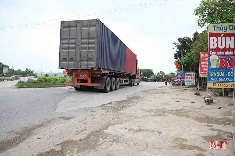 Hiểm họa tai nạn từ bất cập ở đảo giao thông trên tuyến Hương Khê - TP Hà Tĩnh