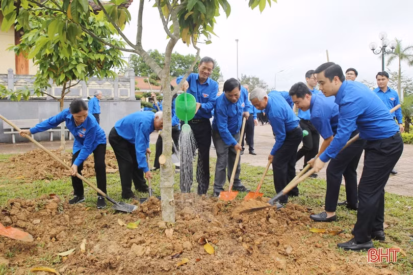 Đầm ấm buổi gặp mặt cán bộ Đoàn truyền thống Nghệ Tĩnh