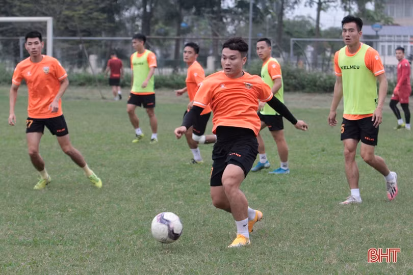 Hồng Lĩnh Hà Tĩnh - Hoàng Anh Gia Lai: Người dân hào hứng chờ bóng lăn