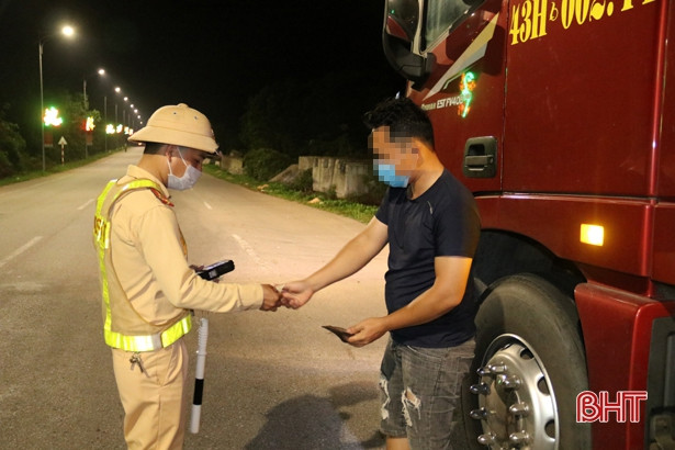 Công an TX Kỳ Anh xử phạt 16 triệu đồng với 5 trường hợp vi phạm nồng độ cồn